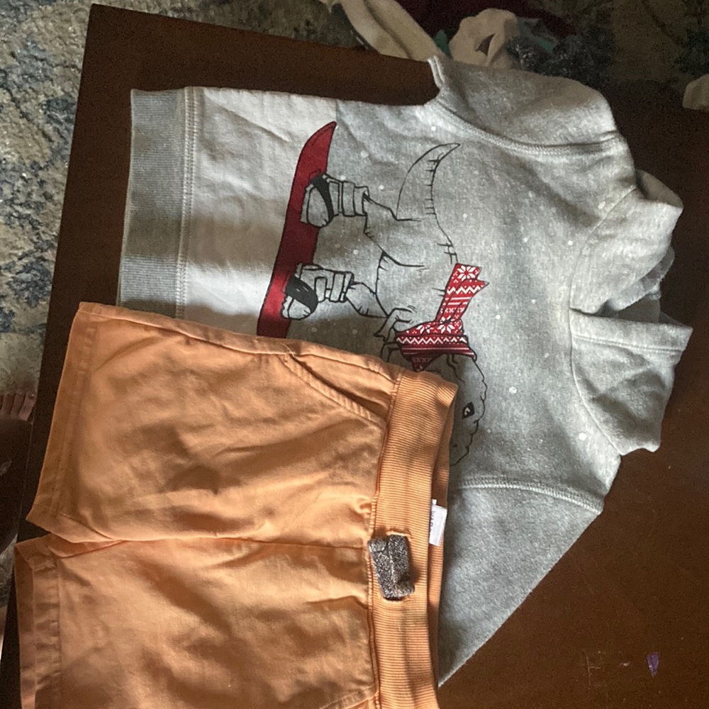 2T hoodie + shorts